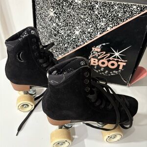 Moonlight Night Fever Black Suede Roller Skates Mens Us size 7 womens 8-8.5